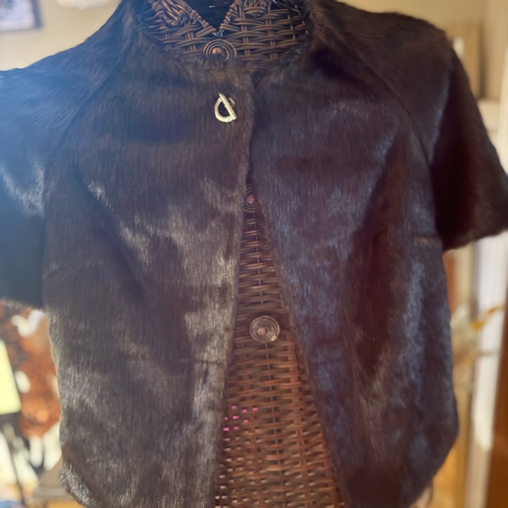New Vintage-Inspired Faux Fur Capelet